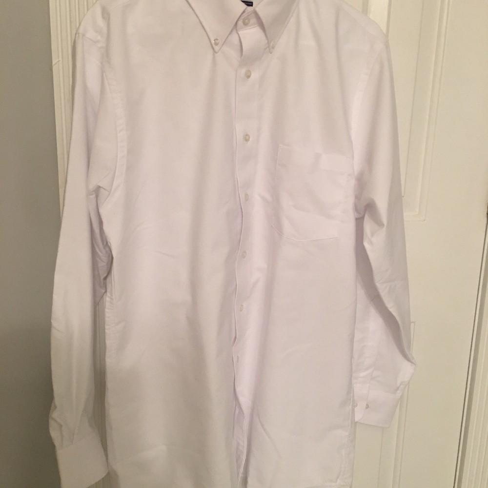 Vanhuesen Men’s White Dress Shirt, Button, long sleeve, button collar, Size M